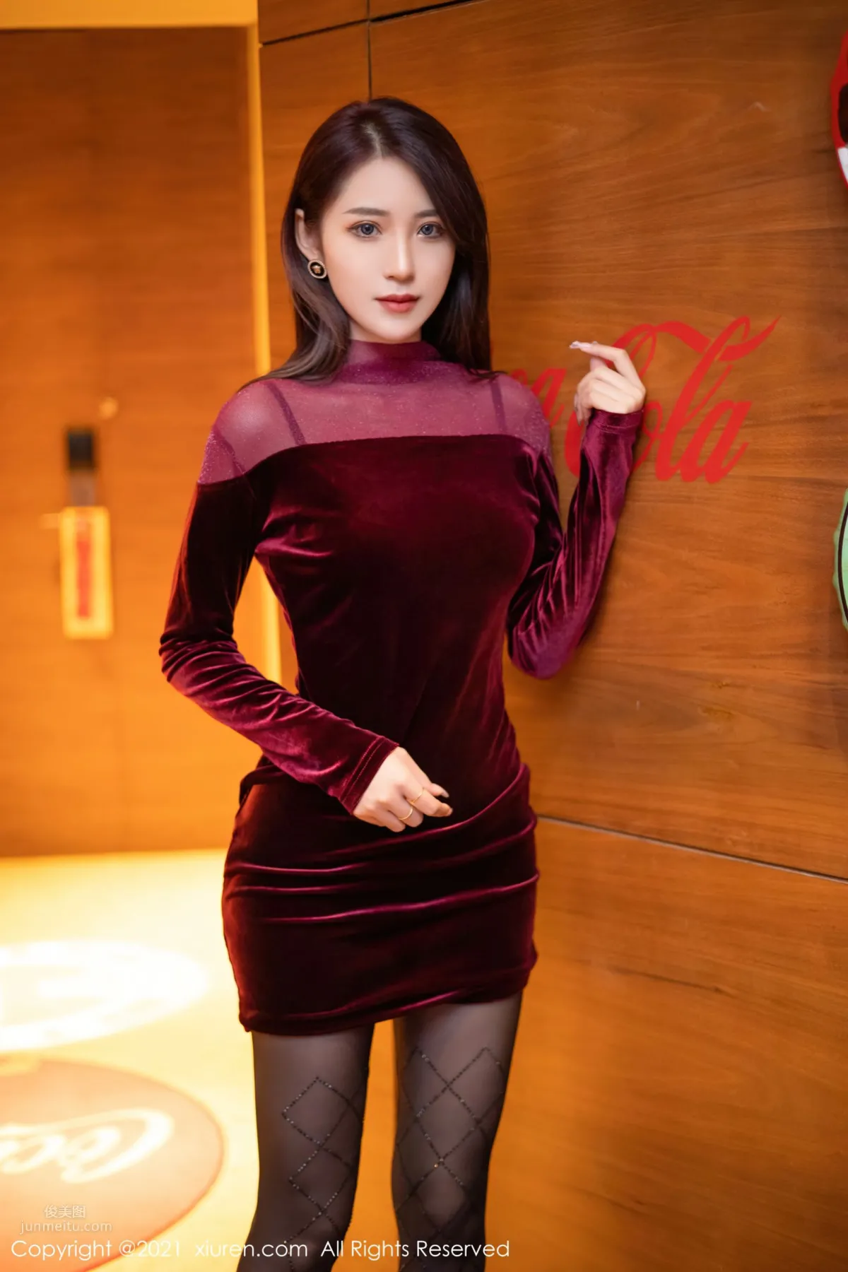 Bony Goddess Zhou Muxi, Crimson Dress Splendid and Gorgeous photo 1