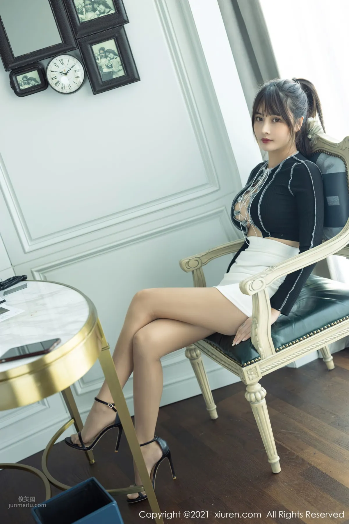 豐滿妹子萌奈子 超A的短裙有緻 4