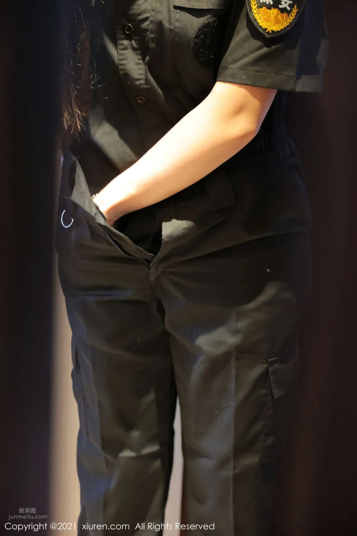 Meiqi Mia and Menghan Yao, Property Security Guard Fixes Water Pipe photo 14
