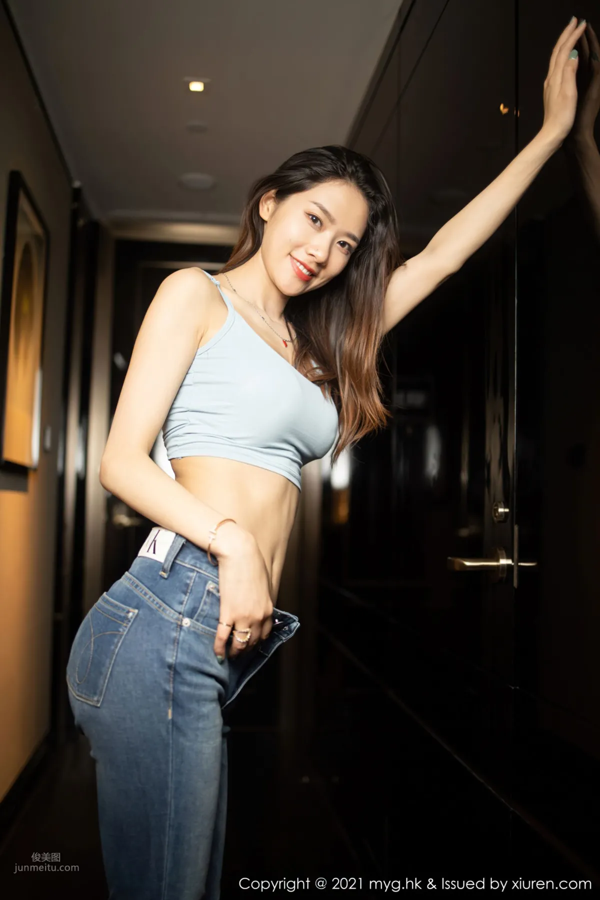 Bony Beauty Fang Zixuan, Frank and Charming in Jeans photo 11