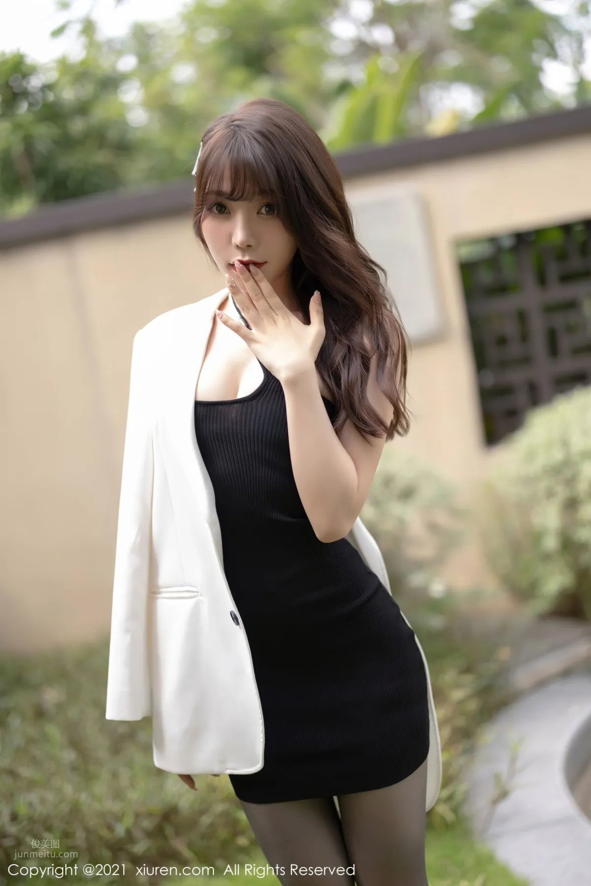 National Goddess Zhizhi Booty, Elegant and Graceful Halter Dress photo 6
