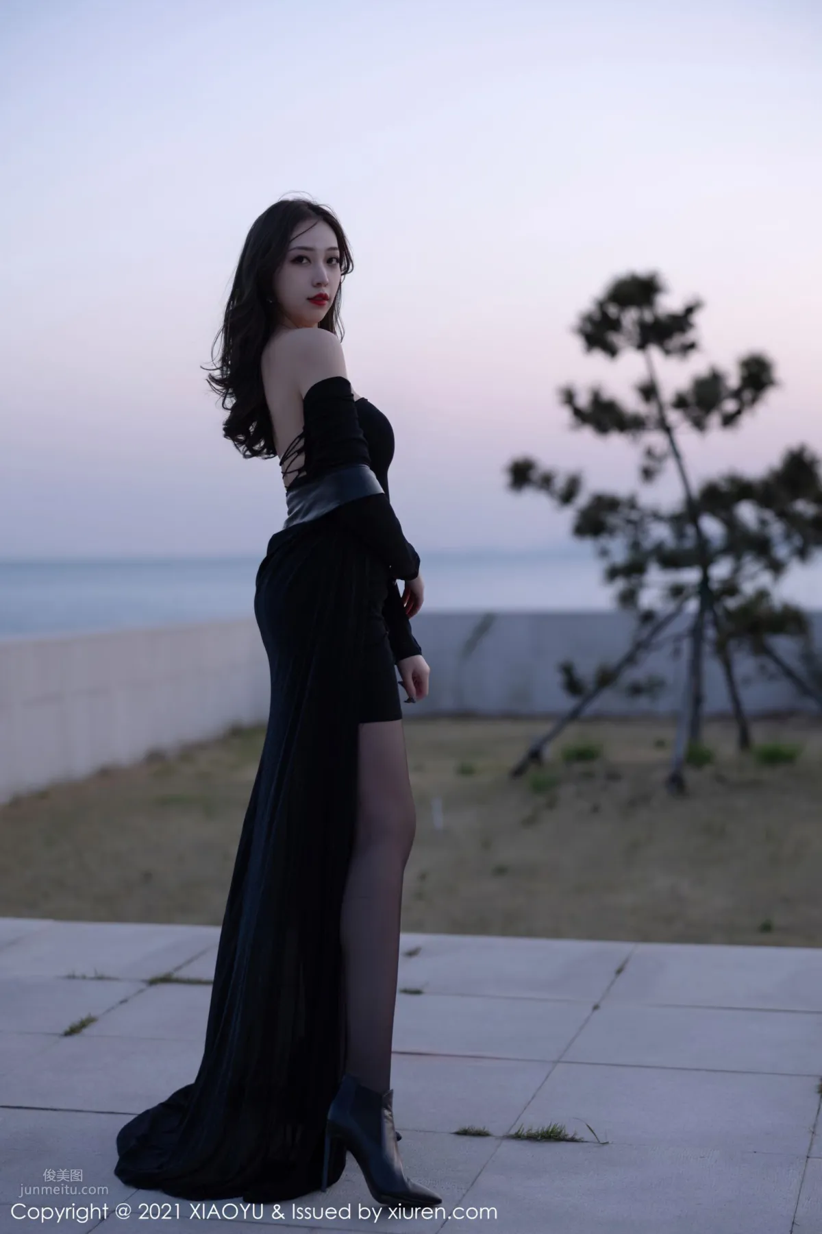 冷艳女神郑颖姗 魅惑的黑色服饰_0