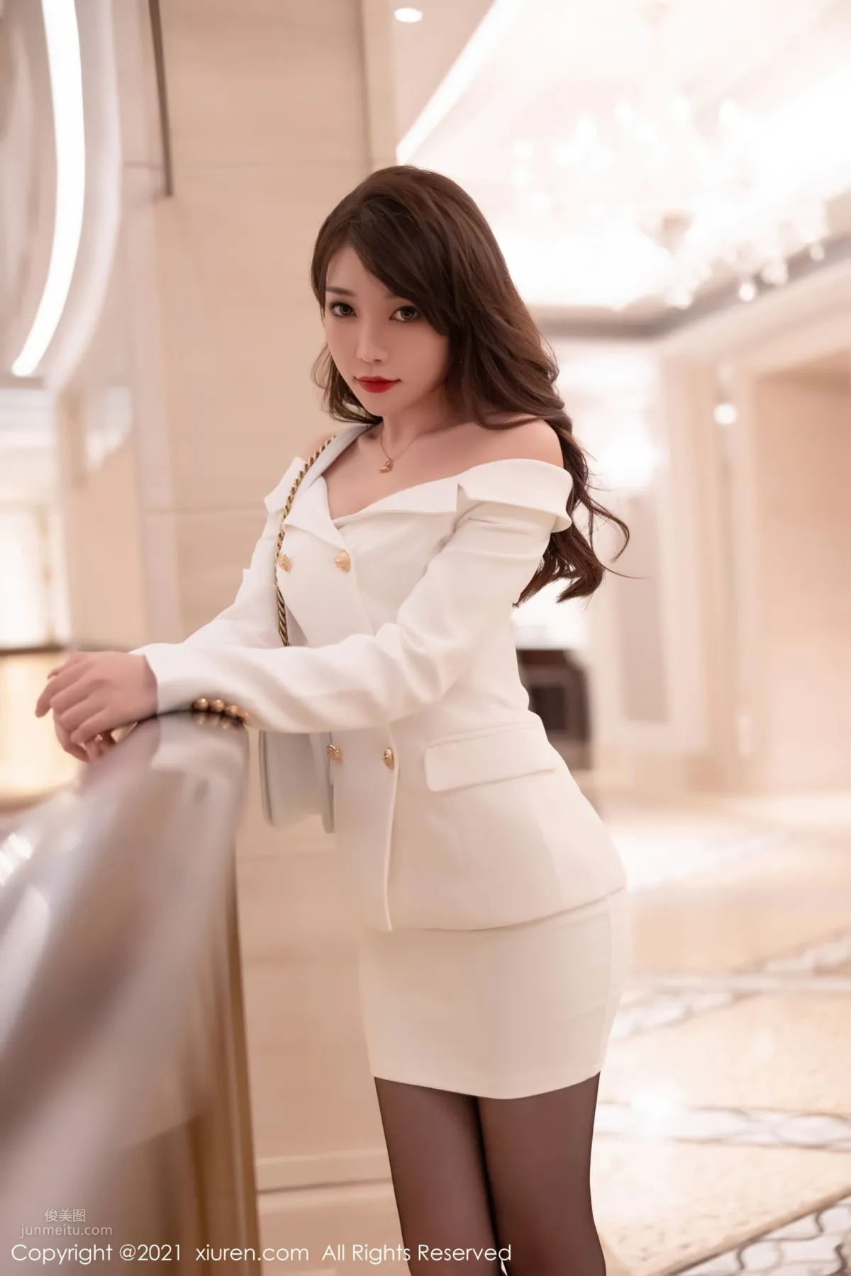 [XiuRen] 2021.11.04 No.4169 Zhizhi Booty photo 2