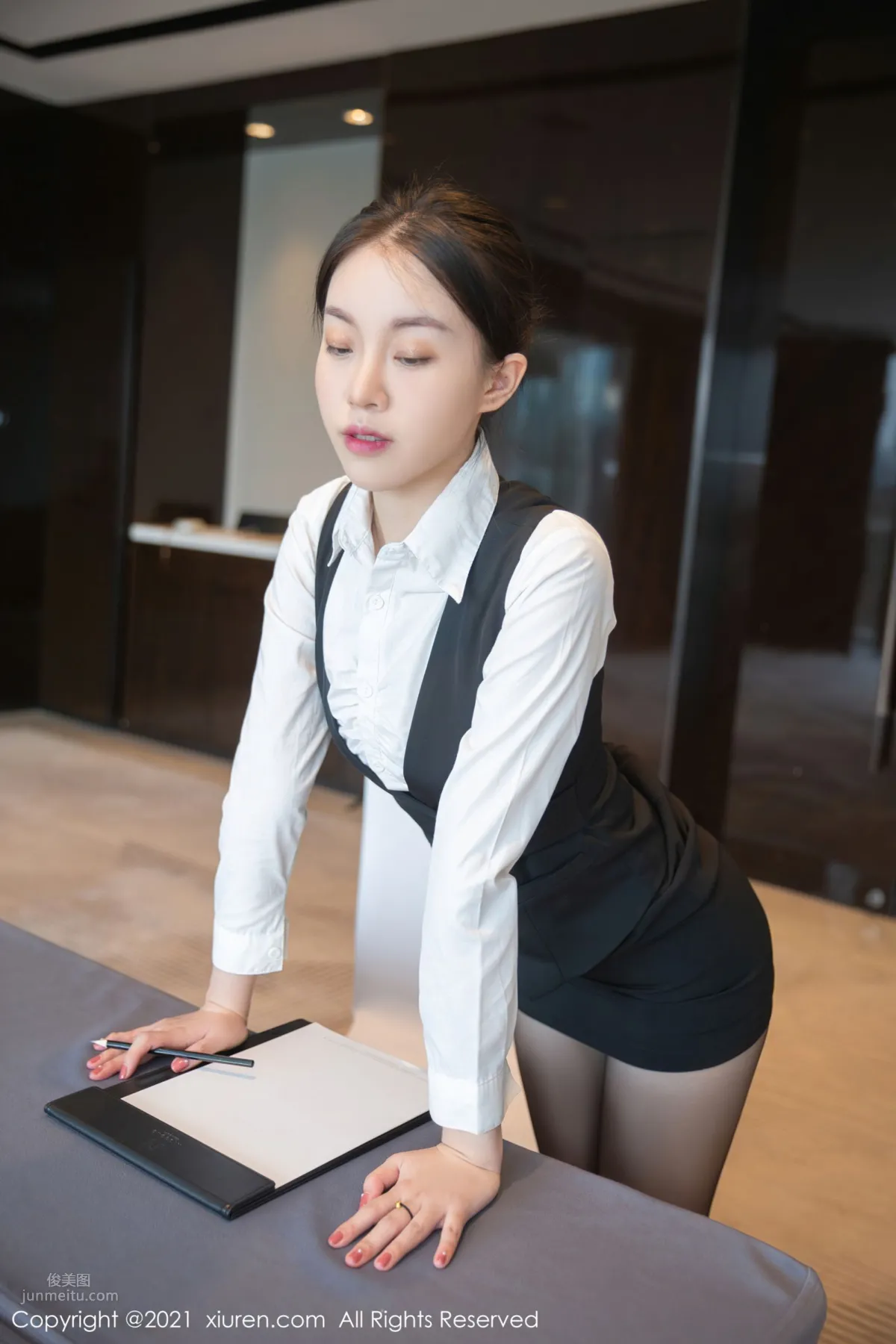 [XiuRen] 2021.10.19 No.4083 一顆甜蛋黃a 2