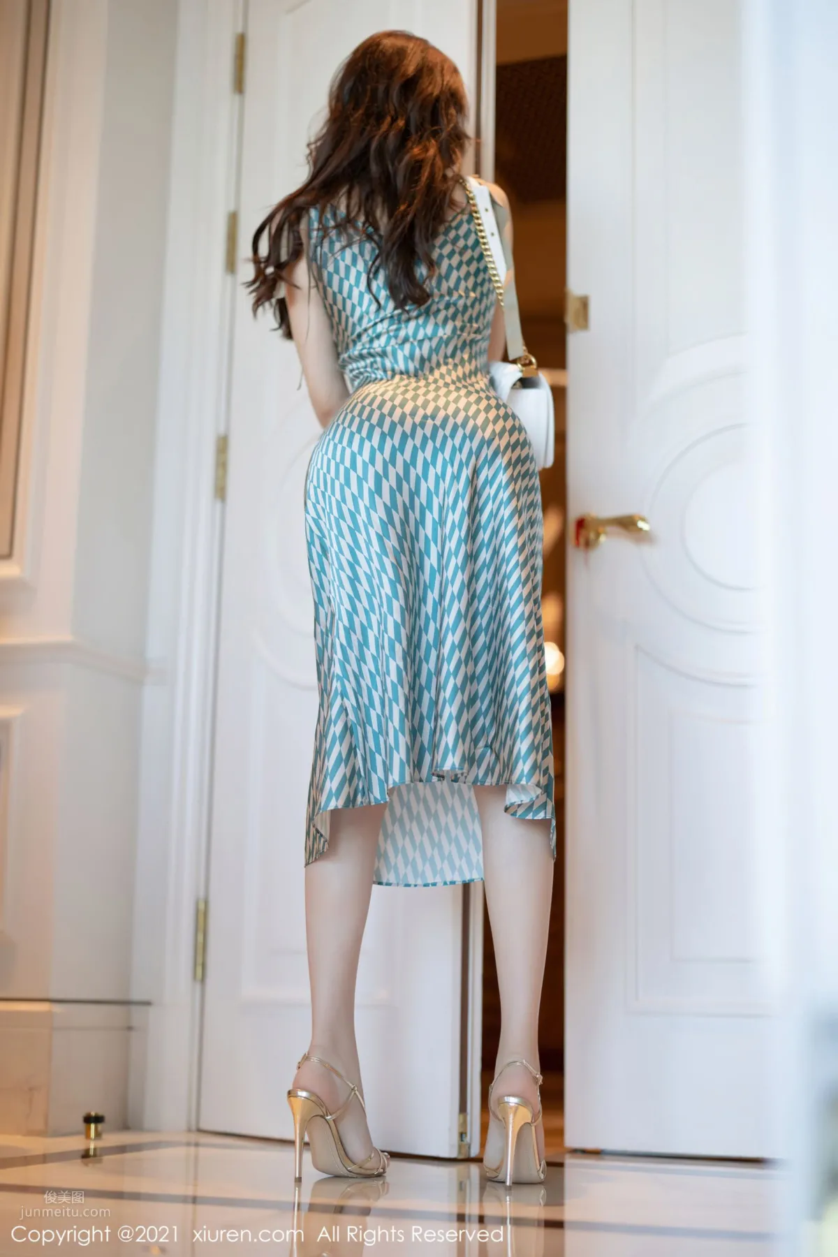 [XiuRen] 2021.10.14 No.4069 Zhizhi Booty photo 3