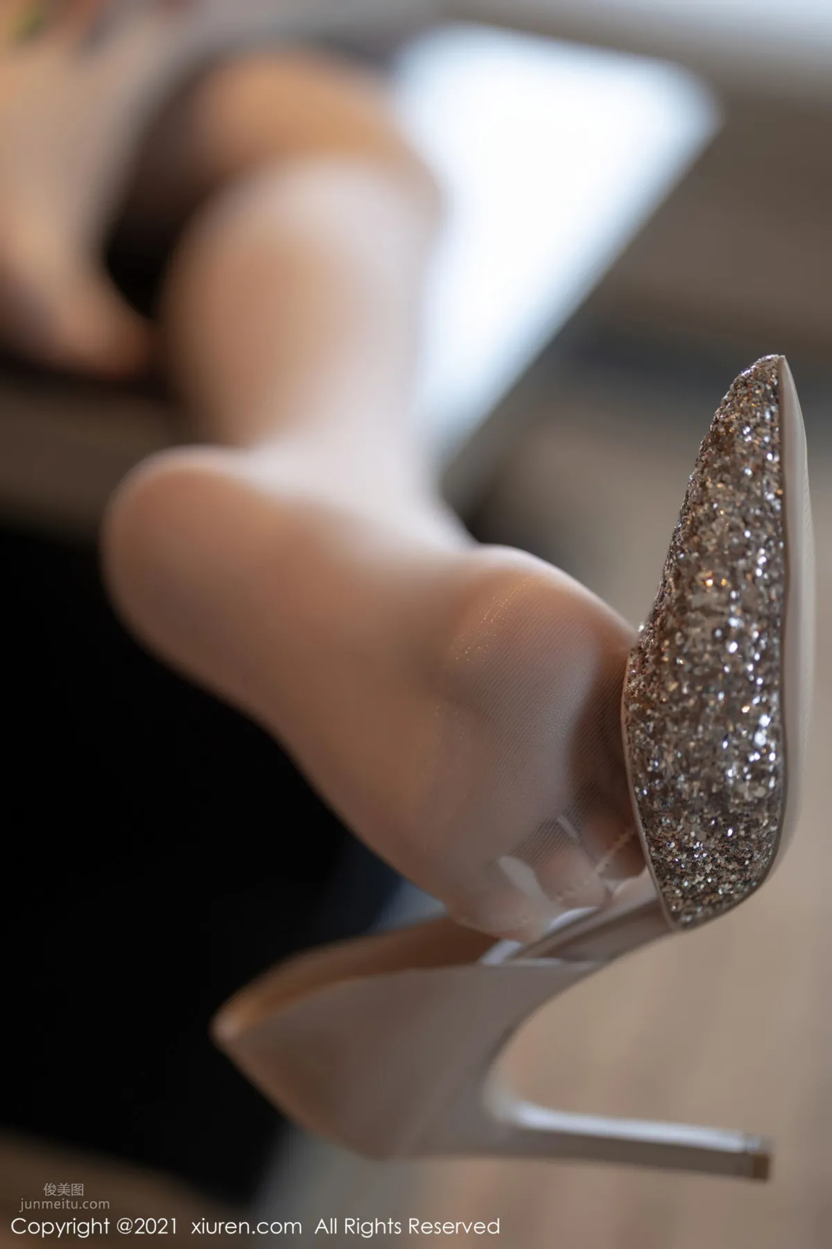 Zhizhi Booty Mature Outfit, A Champagne-Colored Long Dress photo 22