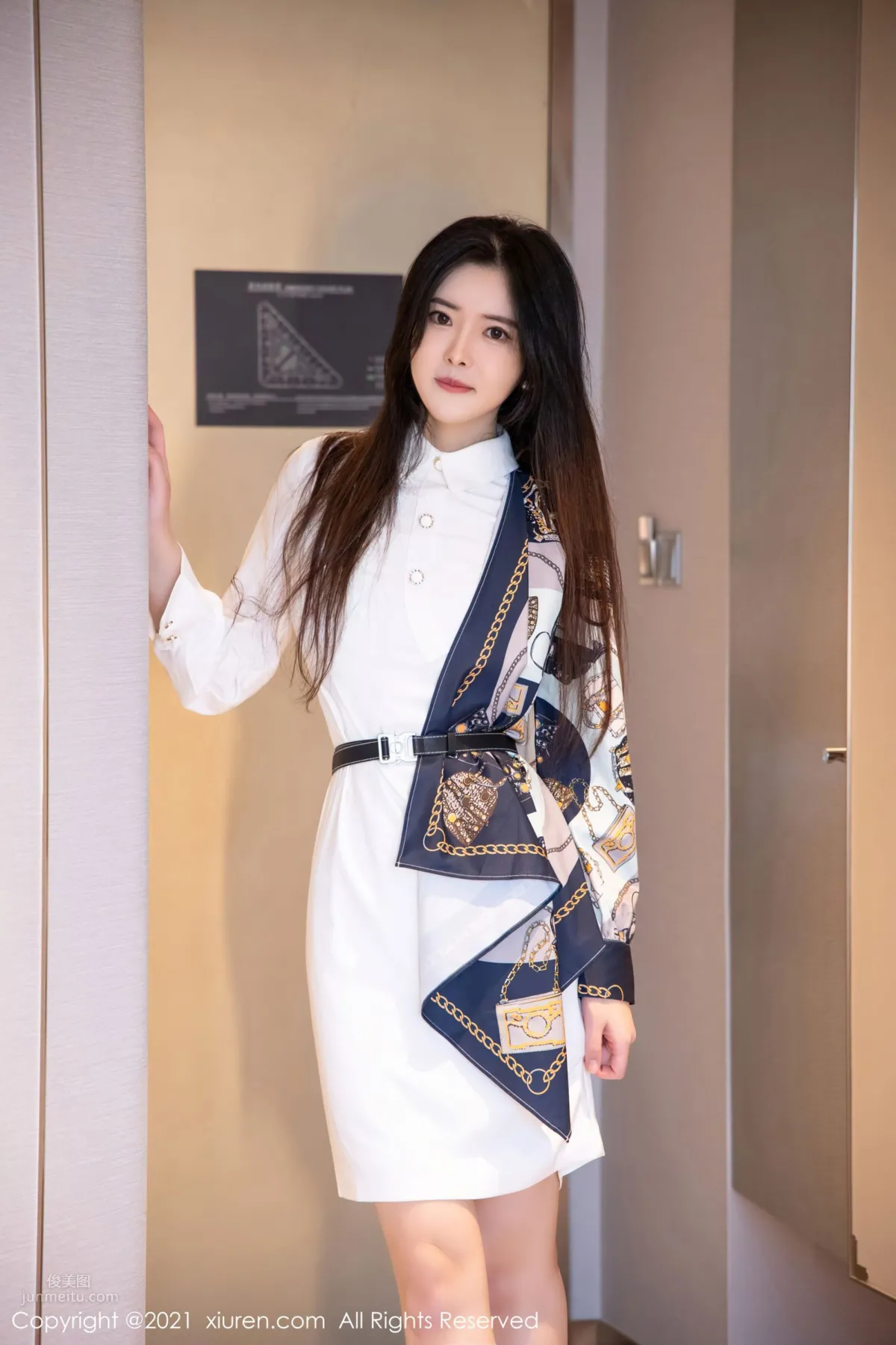Chuchu Dongren Bailu Xiaozhu, Graceful and Charming Figure photo 1