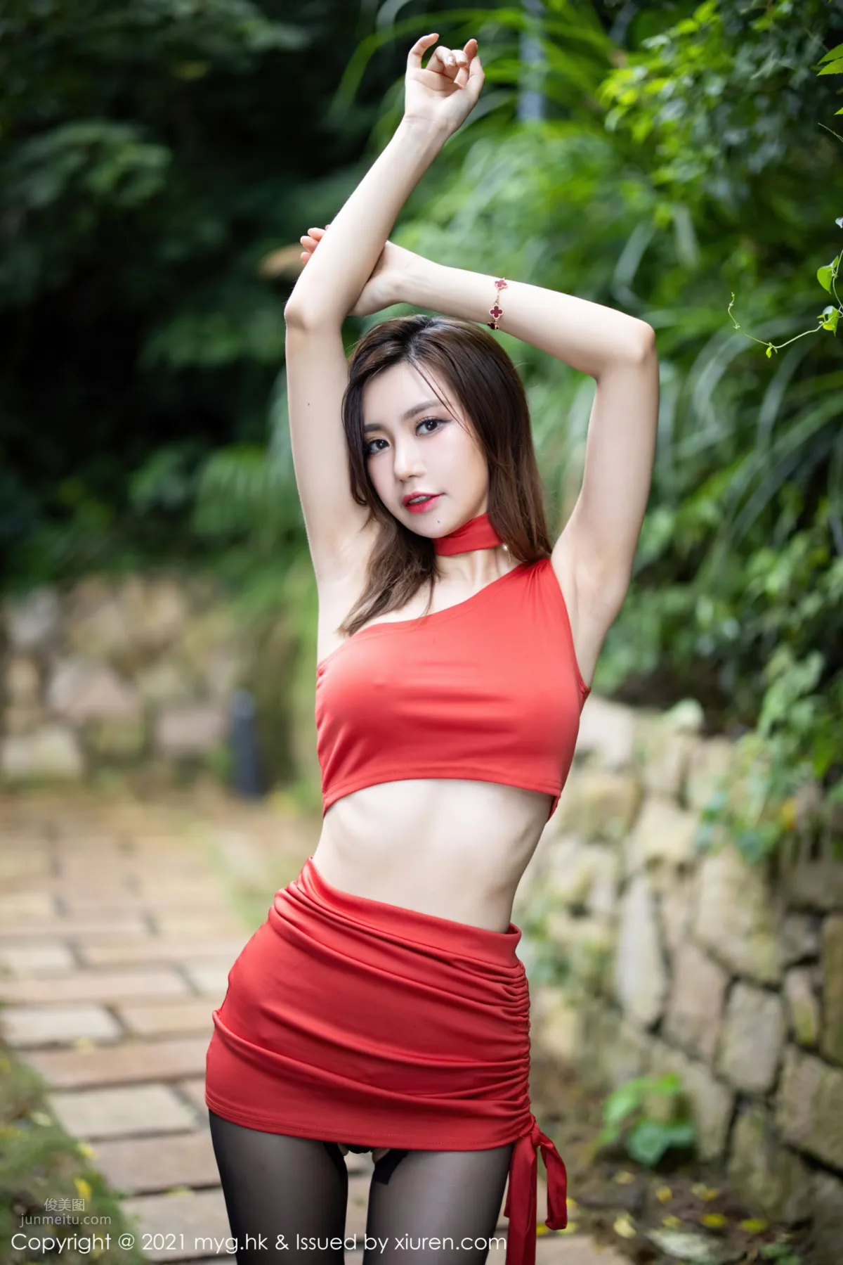 Goddess of Homebody Men Qi Lijia Bright Red Dress and Charming Black Stockings photo 11
