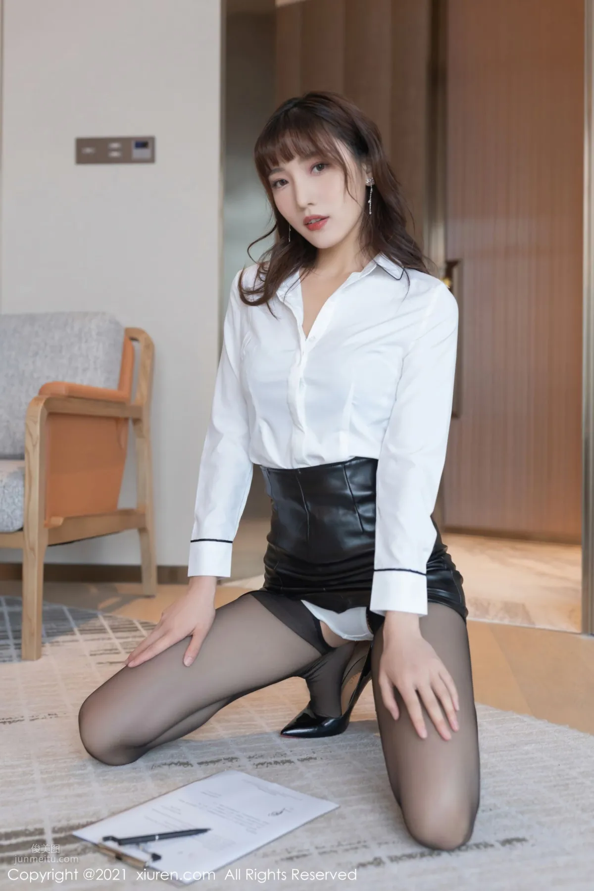 Workplace OL Lu Xuanxuan, Theme: Delivering Documents to a Client photo 21