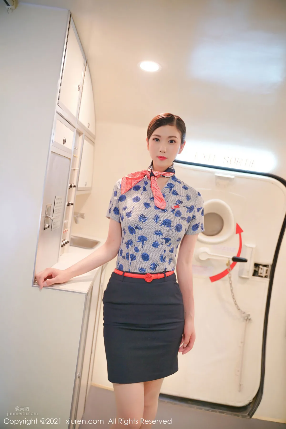 长腿空姐李雅柔 高挑迷人身姿尽显_0