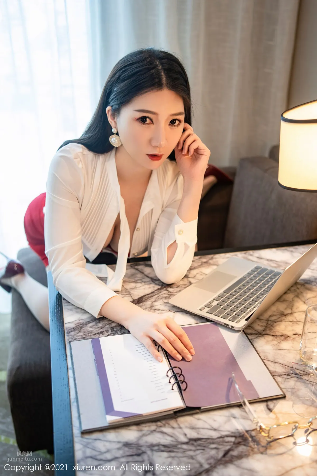 Secretary Girl Gu Qiaonan, Red Lingerie and Devilish Figure [XiuRen] photo 31