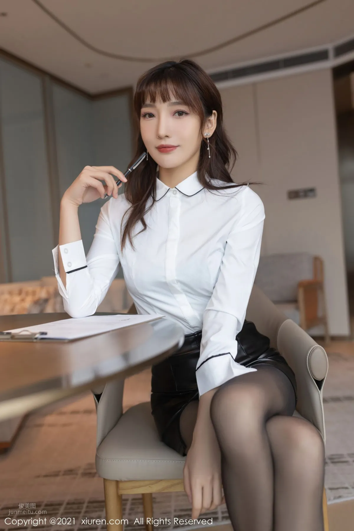 Workplace OL Lu Xuanxuan, Theme: Delivering Documents to a Client photo 7