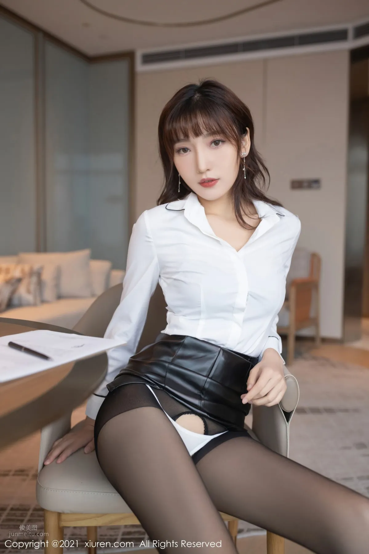 Workplace OL Lu Xuanxuan, Theme: Delivering Documents to a Client photo 13