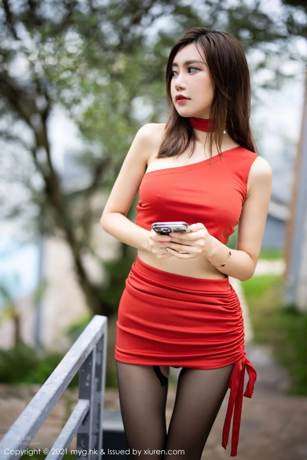 Goddess of Homebody Men Qi Lijia Bright Red Dress and Charming Black Stockings photo 34