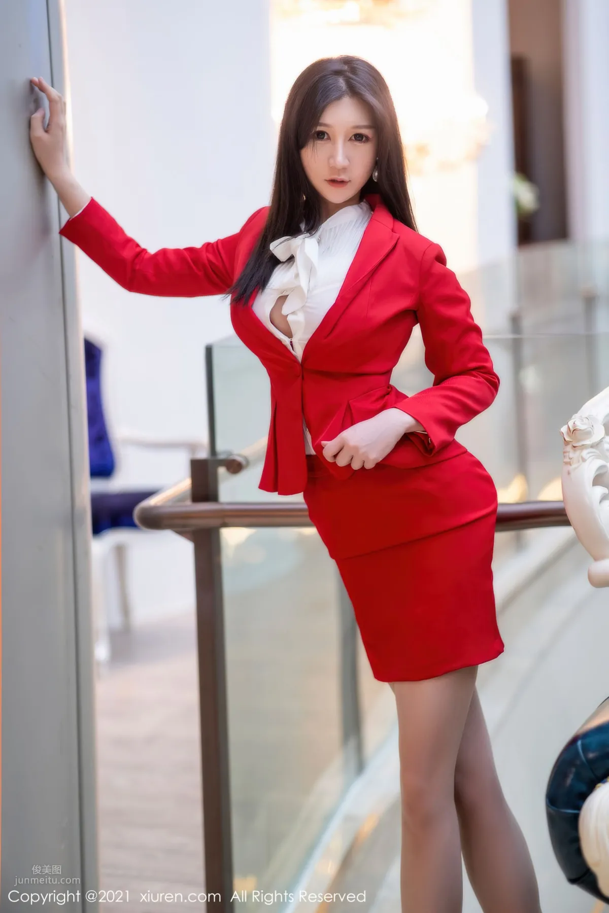 Secretary Girl Gu Qiaonan, Red Lingerie and Devilish Figure [XiuRen] photo 10