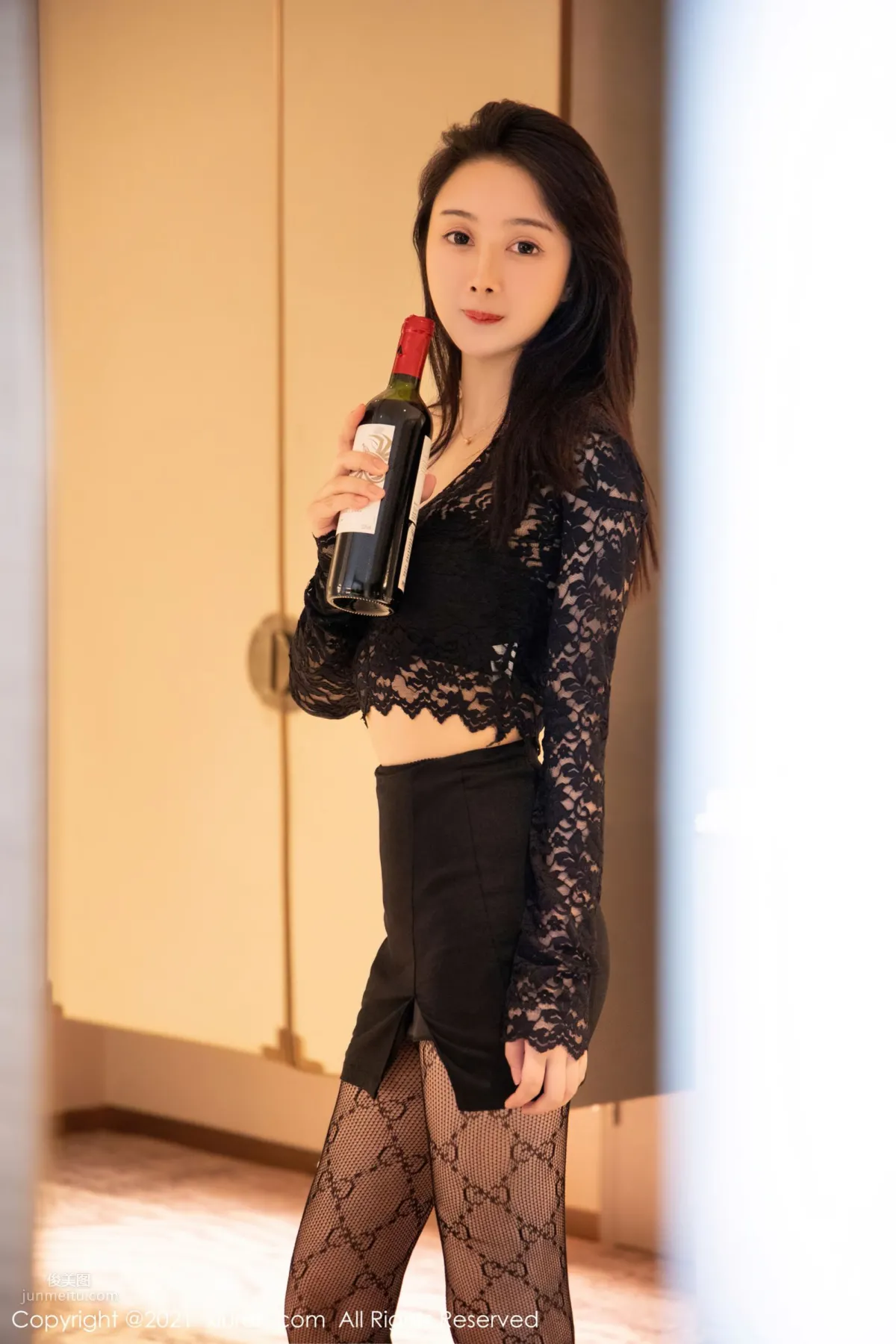 Newcomer Summer Baobao, Drinking Alone Series photo 7