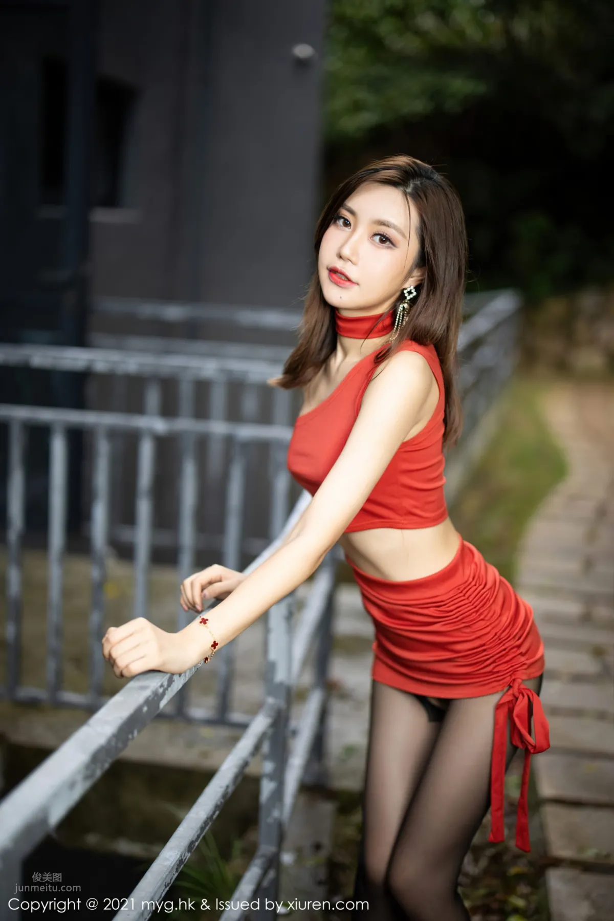 Goddess of Homebody Men Qi Lijia Bright Red Dress and Charming Black Stockings photo 7