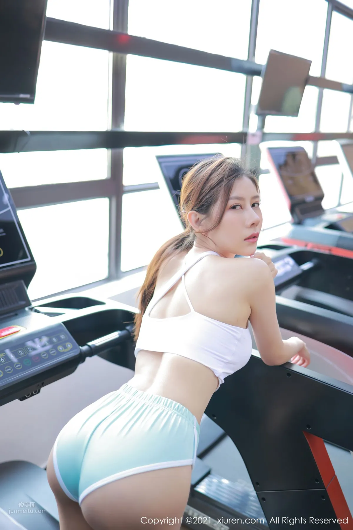 养眼美女尹甜甜 真实的健身房_8