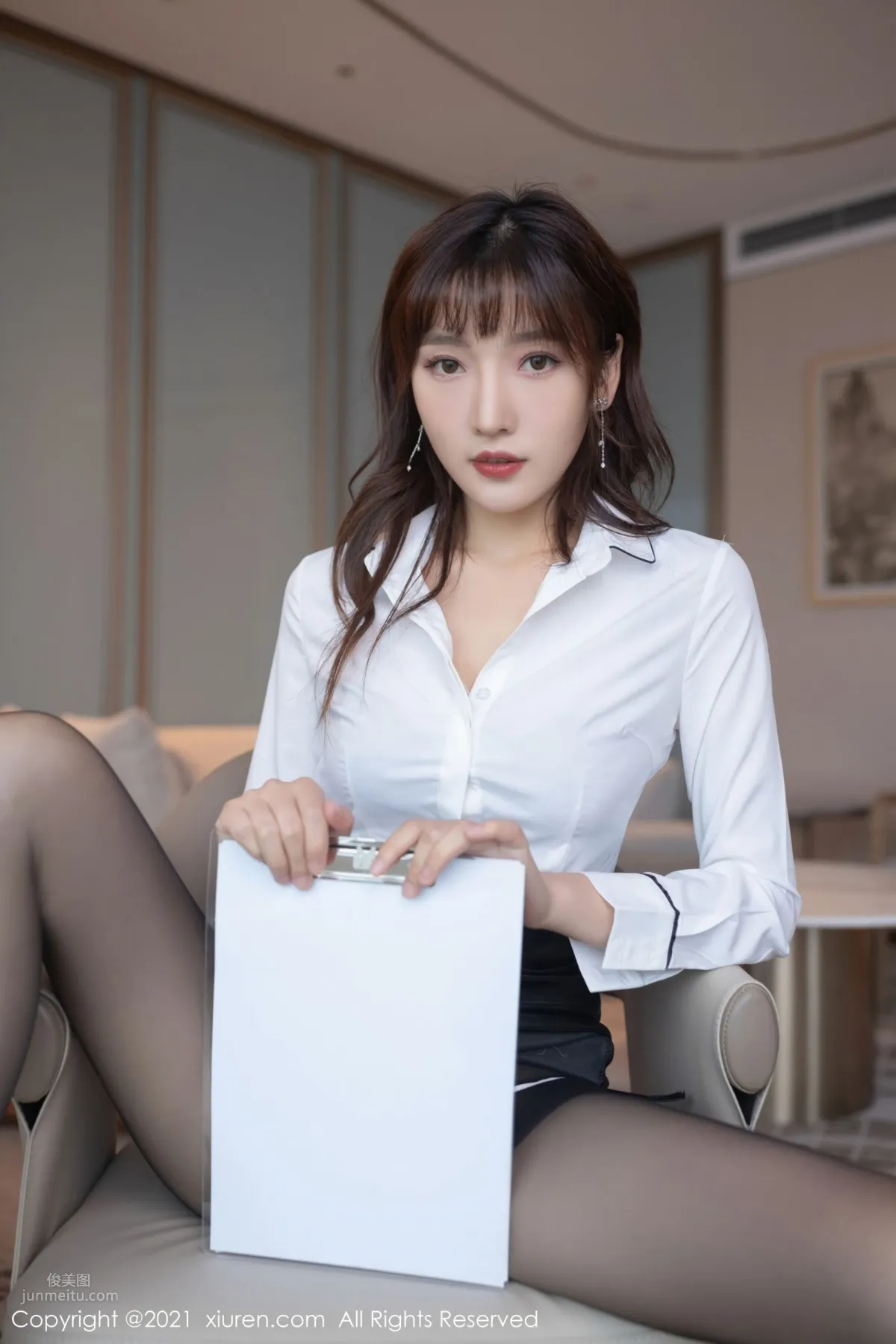 Workplace OL Lu Xuanxuan, Theme: Delivering Documents to a Client photo 53