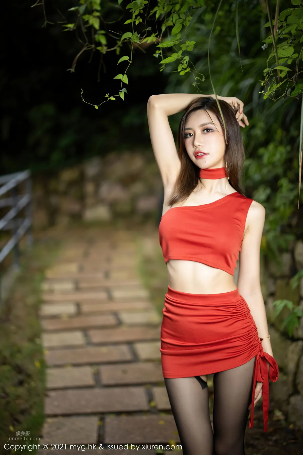 Goddess of Homebody Men Qi Lijia Bright Red Dress and Charming Black Stockings photo 10