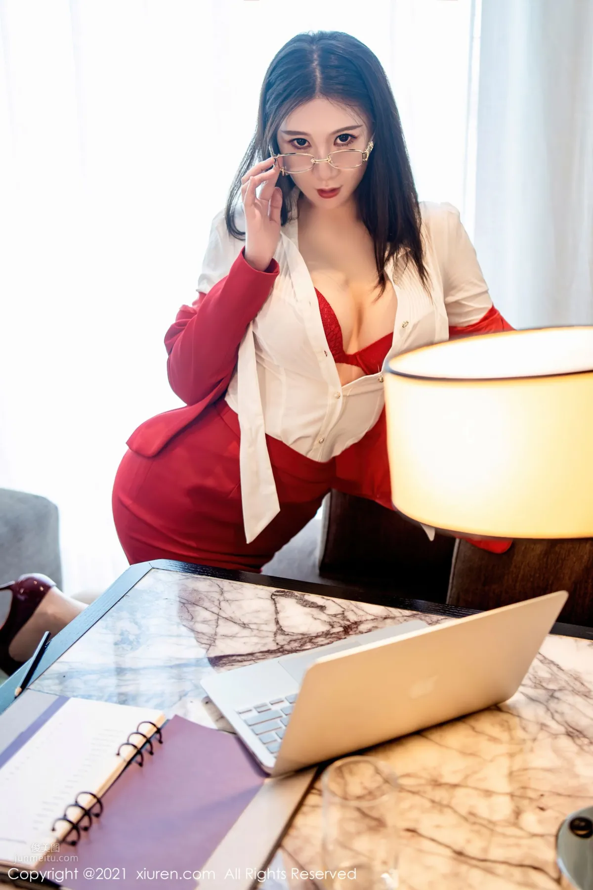 Secretary Girl Gu Qiaonan, Red Lingerie and Devilish Figure [XiuRen] photo 27