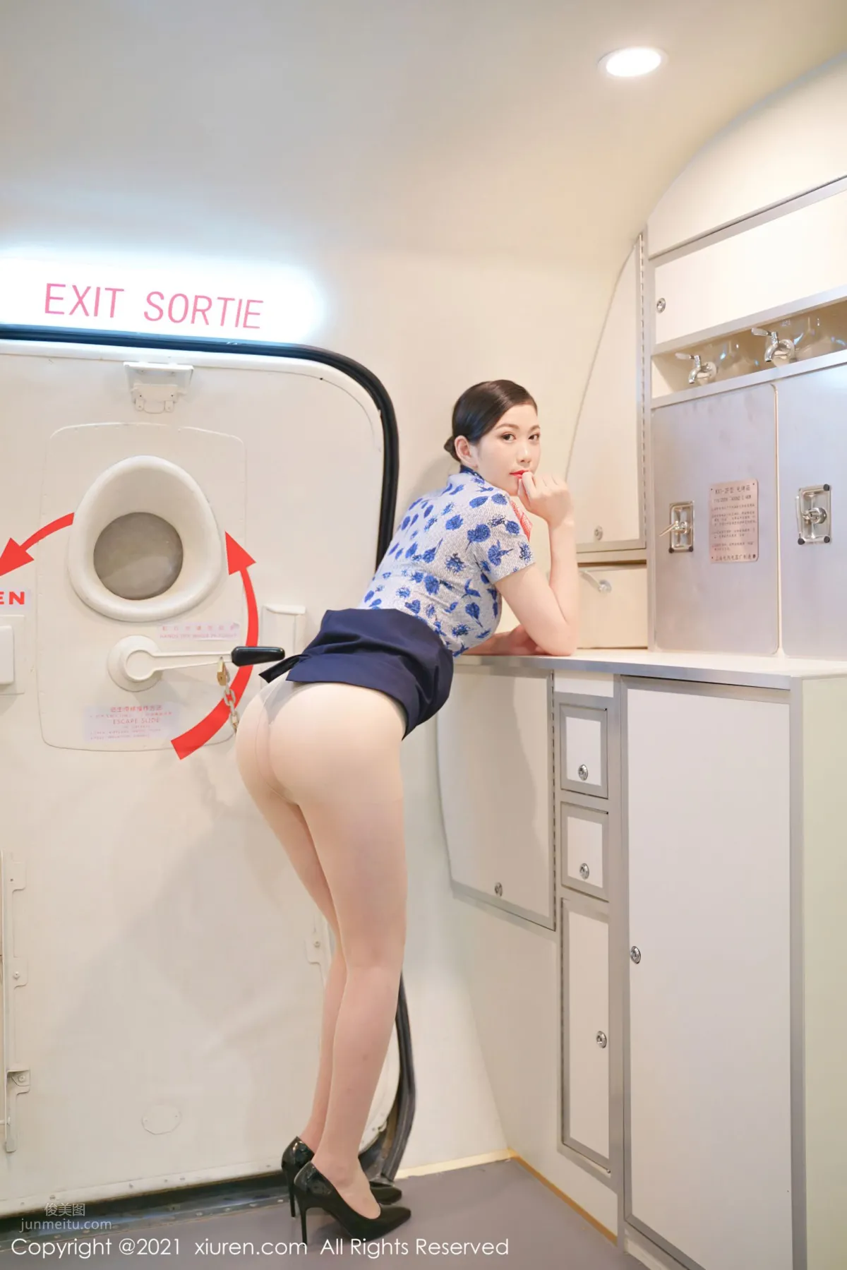 長腿空姐李雅柔 高挑迷人身姿盡顯 9