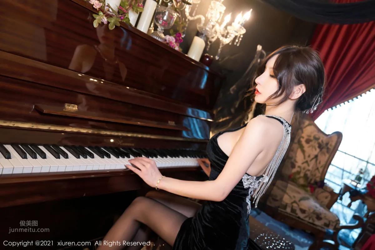 Zhou Yuxi Dali Travel Shoot, Gorgeous and Elegant Black Stockings and Halter Dress photo 46
