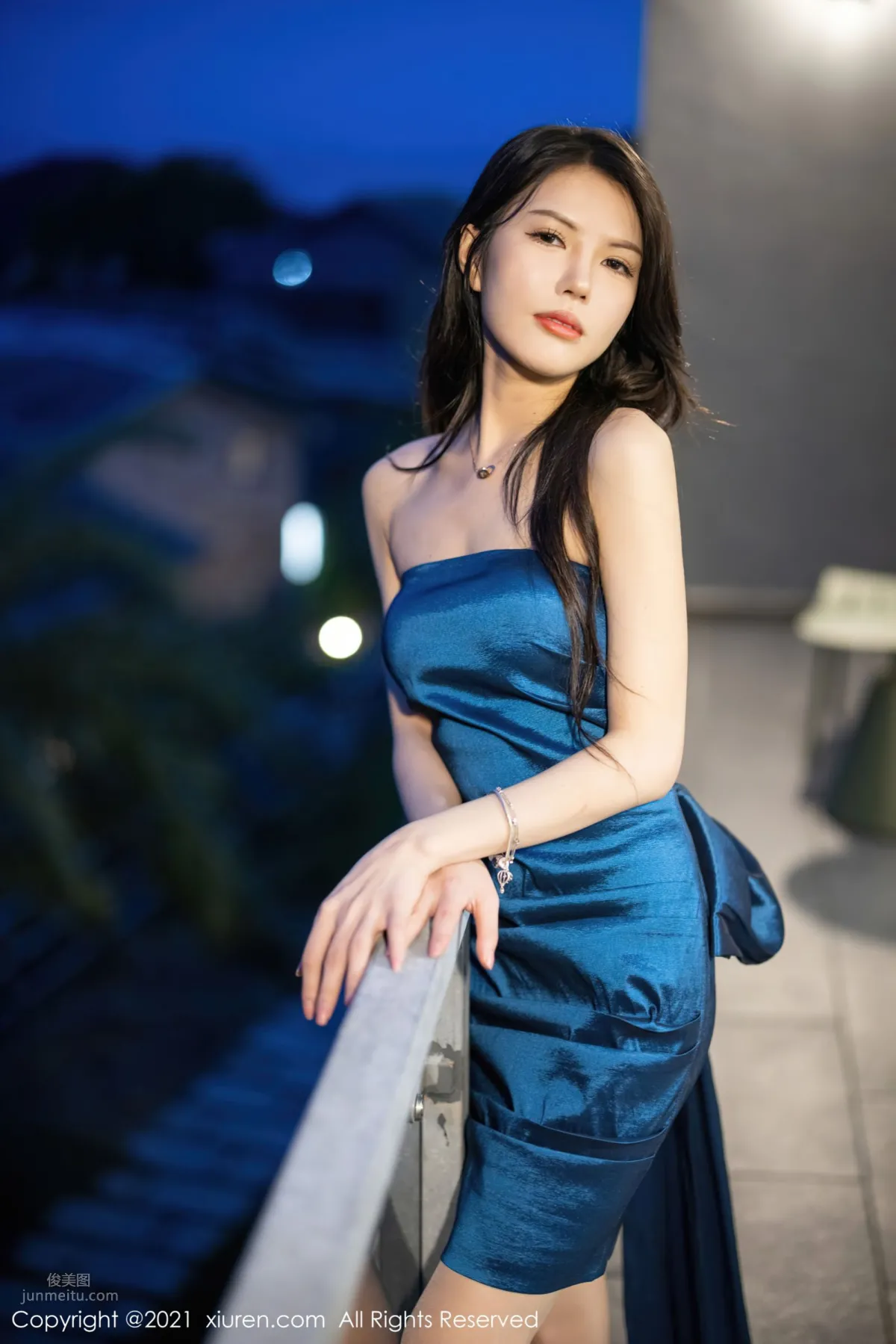 New Model Yuan Yuanjiang, Deep Blue Elegant Formal Dress photo 9