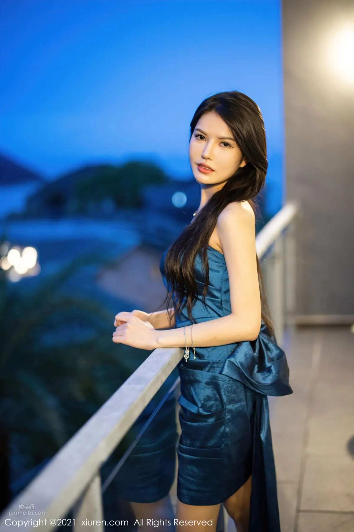 New Model Yuan Yuanjiang, Deep Blue Elegant Formal Dress photo 2
