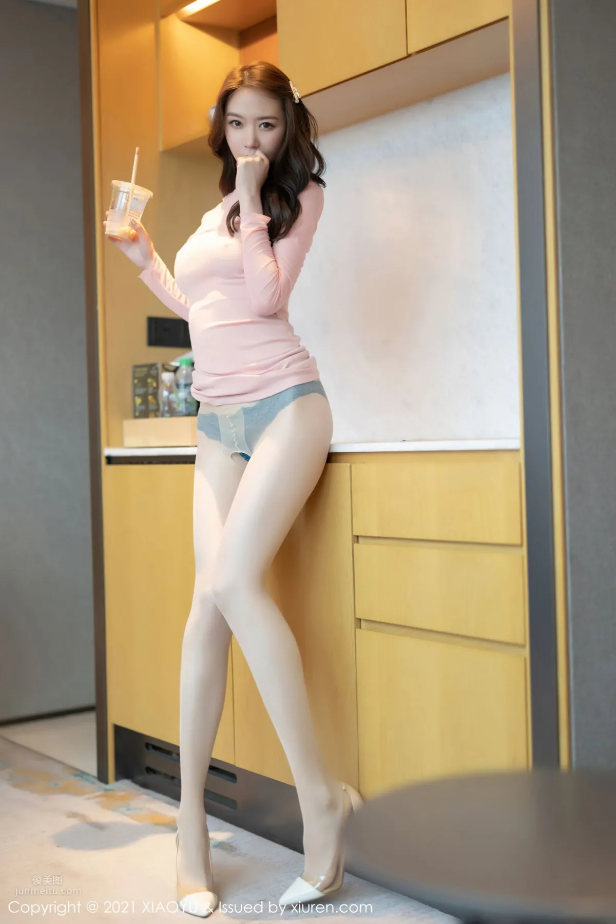 Elegant Goddess Meng Xinyue, Pink Outfit with Exquisite Detail photo 10