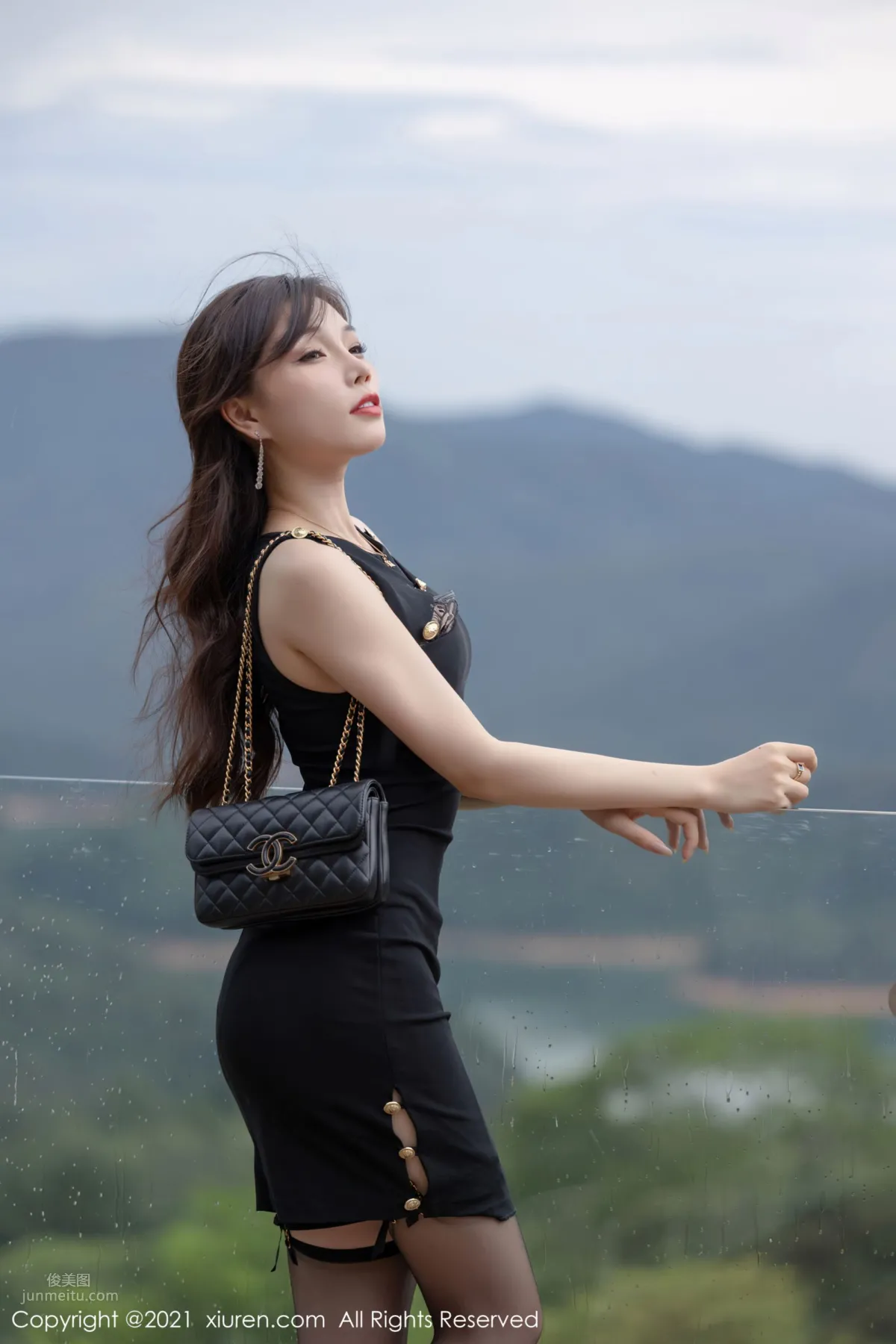 Aloof Goddess Zhizhi Booty, Charming Black Cutout Series photo 5
