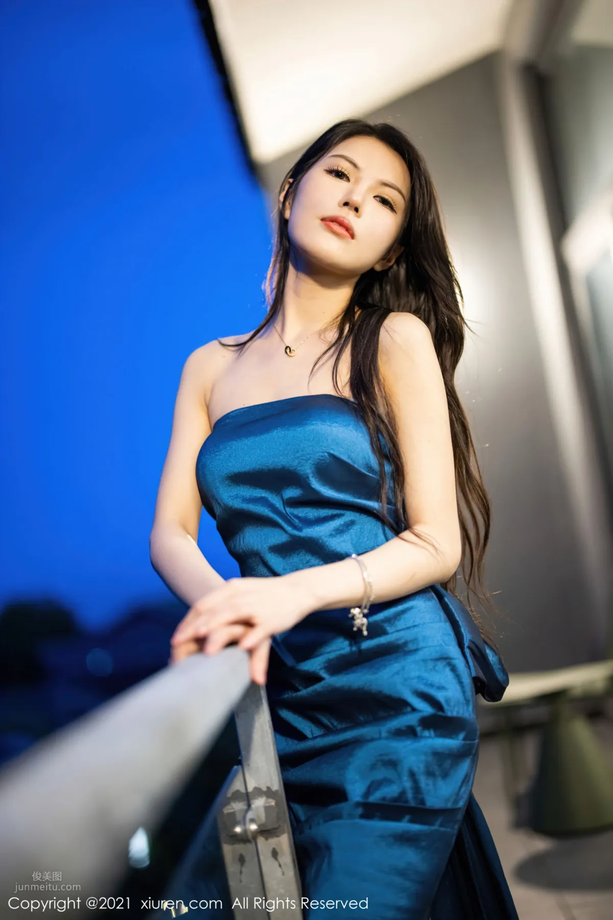 New Model Yuan Yuanjiang, Deep Blue Elegant Formal Dress photo 8