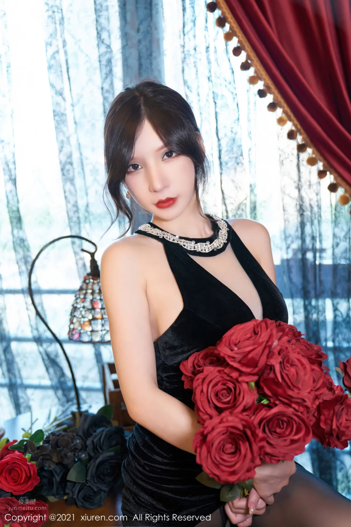 Zhou Yuxi Dali Travel Shoot, Gorgeous and Elegant Black Stockings and Halter Dress photo 41