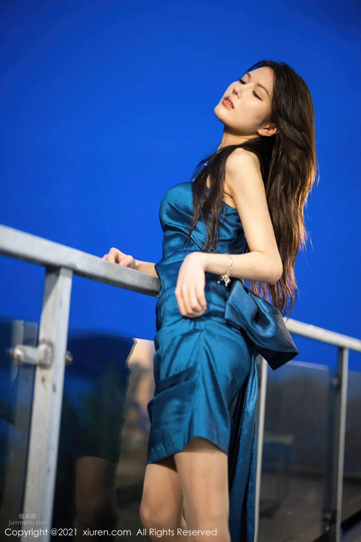 New Model Yuan Yuanjiang, Deep Blue Elegant Formal Dress photo 11
