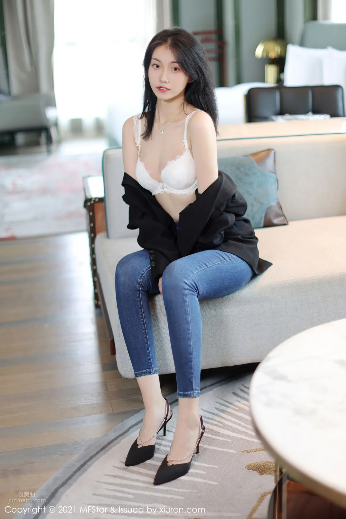 New Model Yike Tiandan Huang a, Capable and Elegant Suit and Jeans photo 30