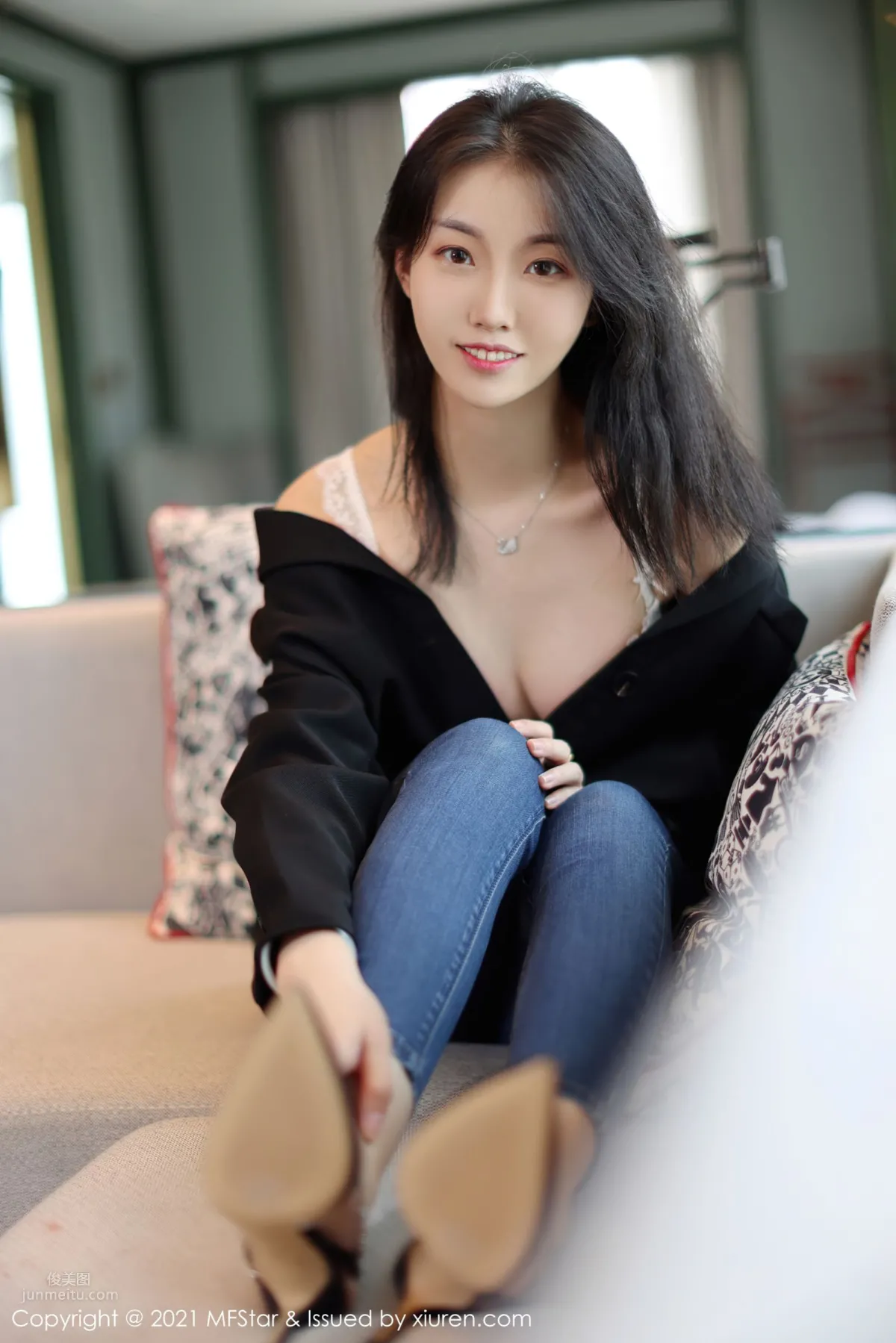 New Model Yike Tiandan Huang a, Capable and Elegant Suit and Jeans photo 24