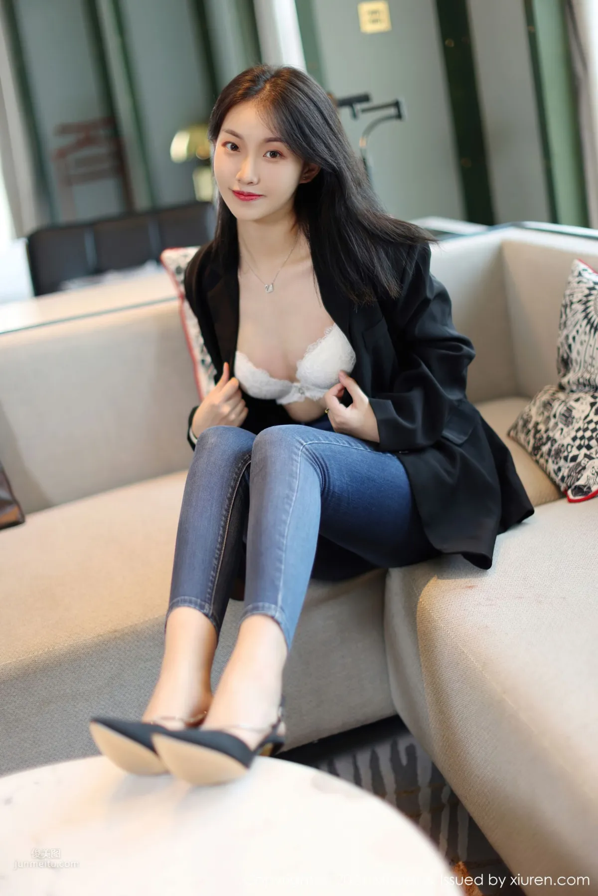 New Model Yike Tiandan Huang a, Capable and Elegant Suit and Jeans photo 17