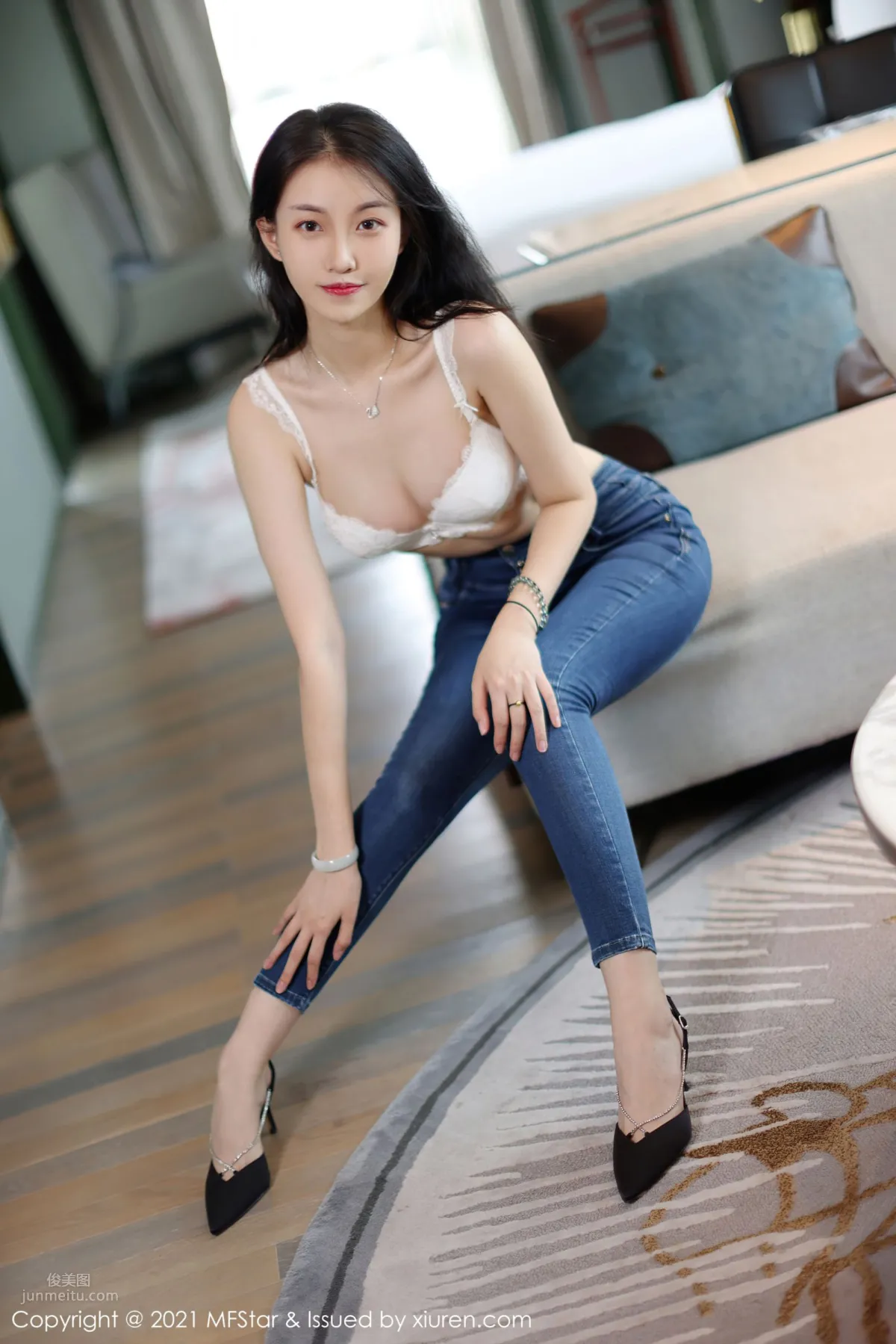 New Model Yike Tiandan Huang a, Capable and Elegant Suit and Jeans photo 31