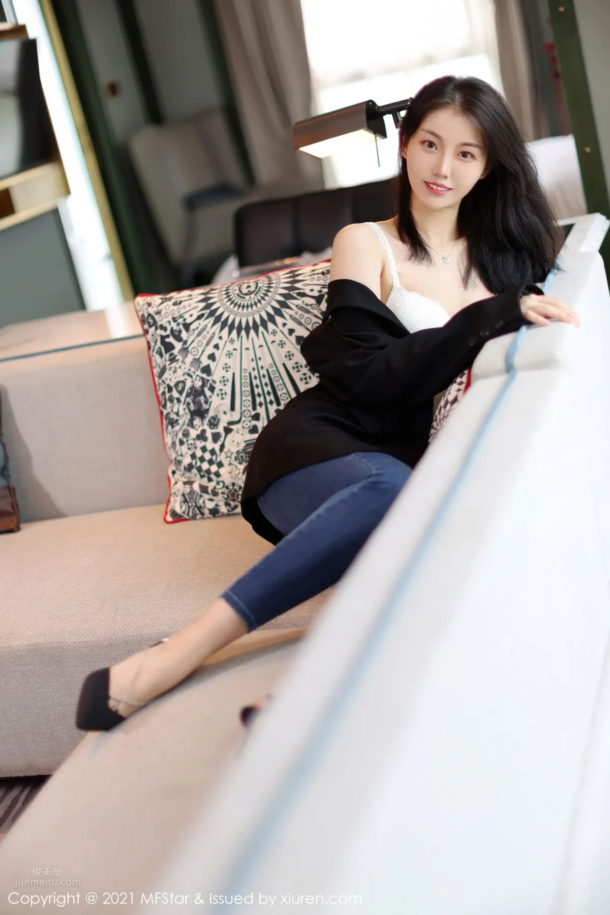 New Model Yike Tiandan Huang a, Capable and Elegant Suit and Jeans photo 26