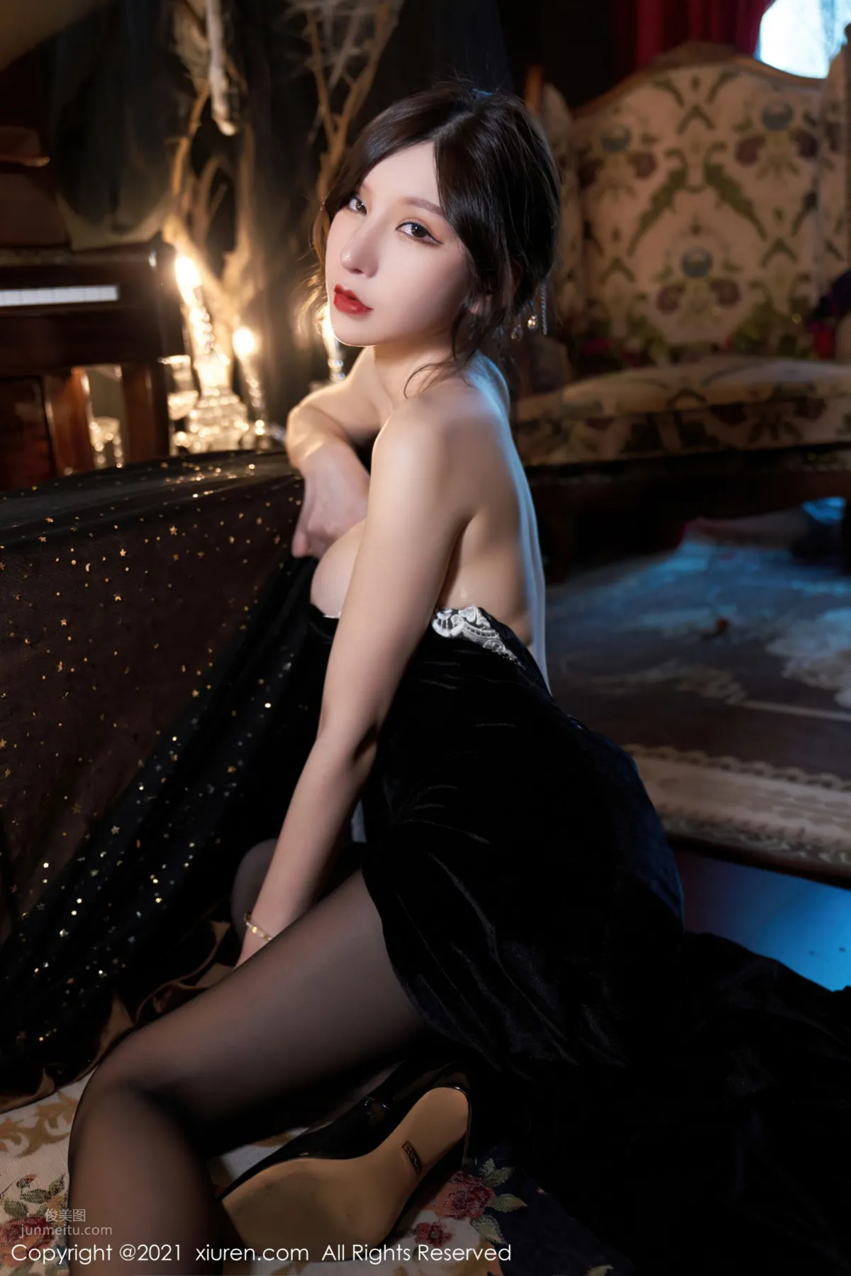 Zhou Yuxi Dali Travel Shoot, Gorgeous and Elegant Black Stockings and Halter Dress photo 60