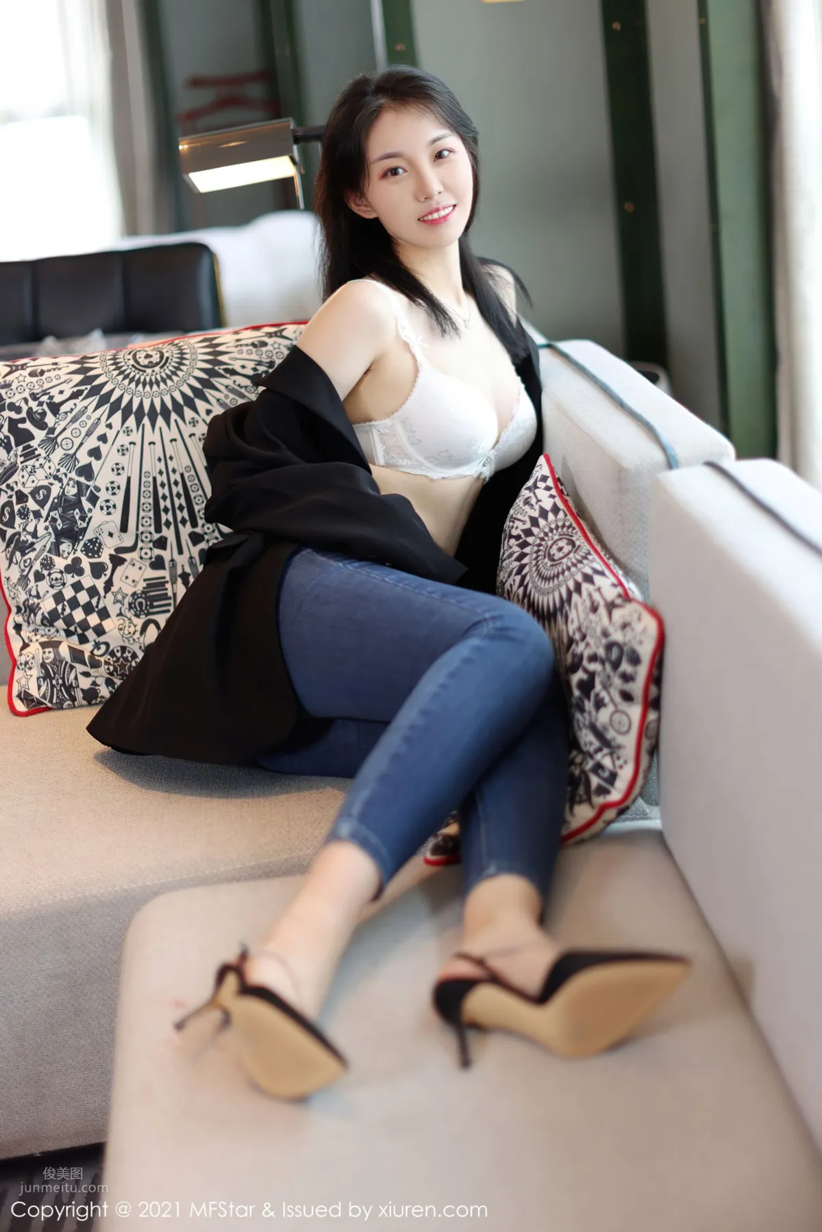 New Model Yike Tiandan Huang a, Capable and Elegant Suit and Jeans photo 25