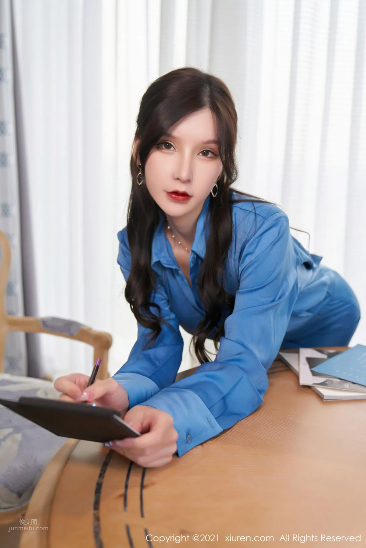 Zhou Yuxi Dali Travel Shoot, Gorgeous Satin Blue Top photo 16