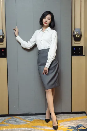 氣質美女藝軒 潔白動人的襯衫