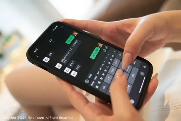 美人秘書韓靜安 給王總送筆記本