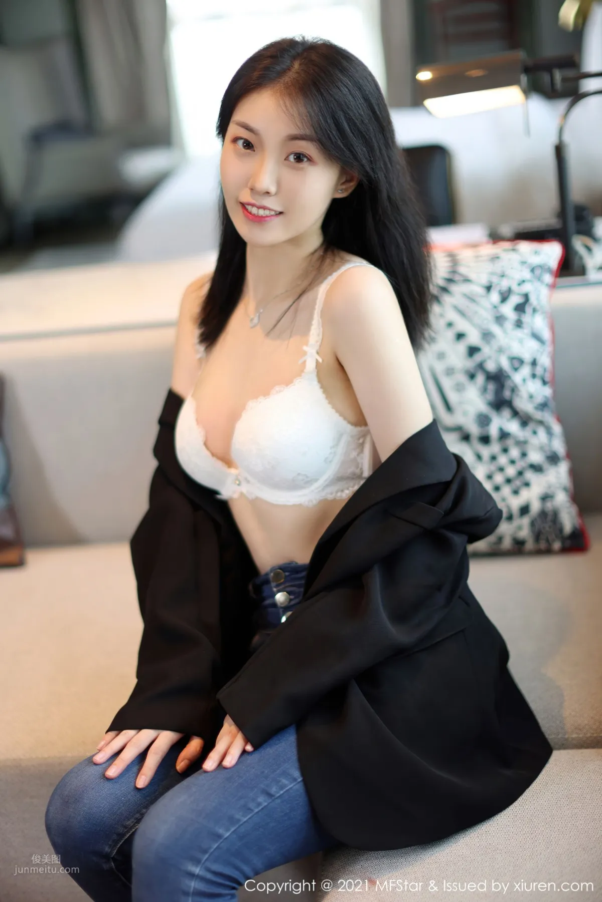 New Model Yike Tiandan Huang a, Capable and Elegant Suit and Jeans photo 20