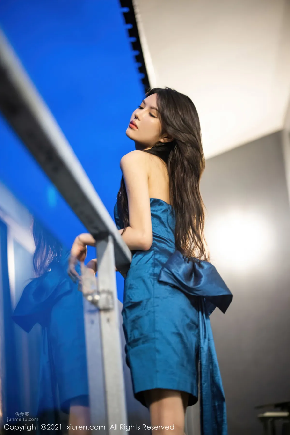 New Model Yuan Yuanjiang, Deep Blue Elegant Formal Dress photo 10