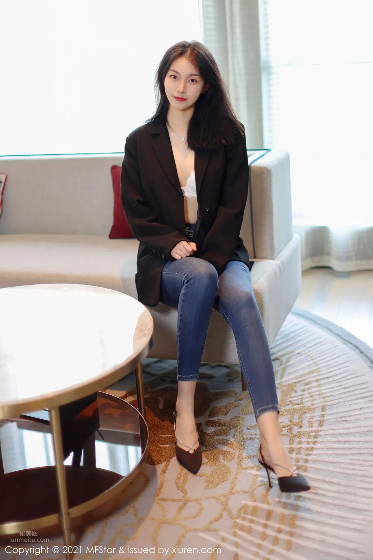 New Model Yike Tiandan Huang a, Capable and Elegant Suit and Jeans photo 10