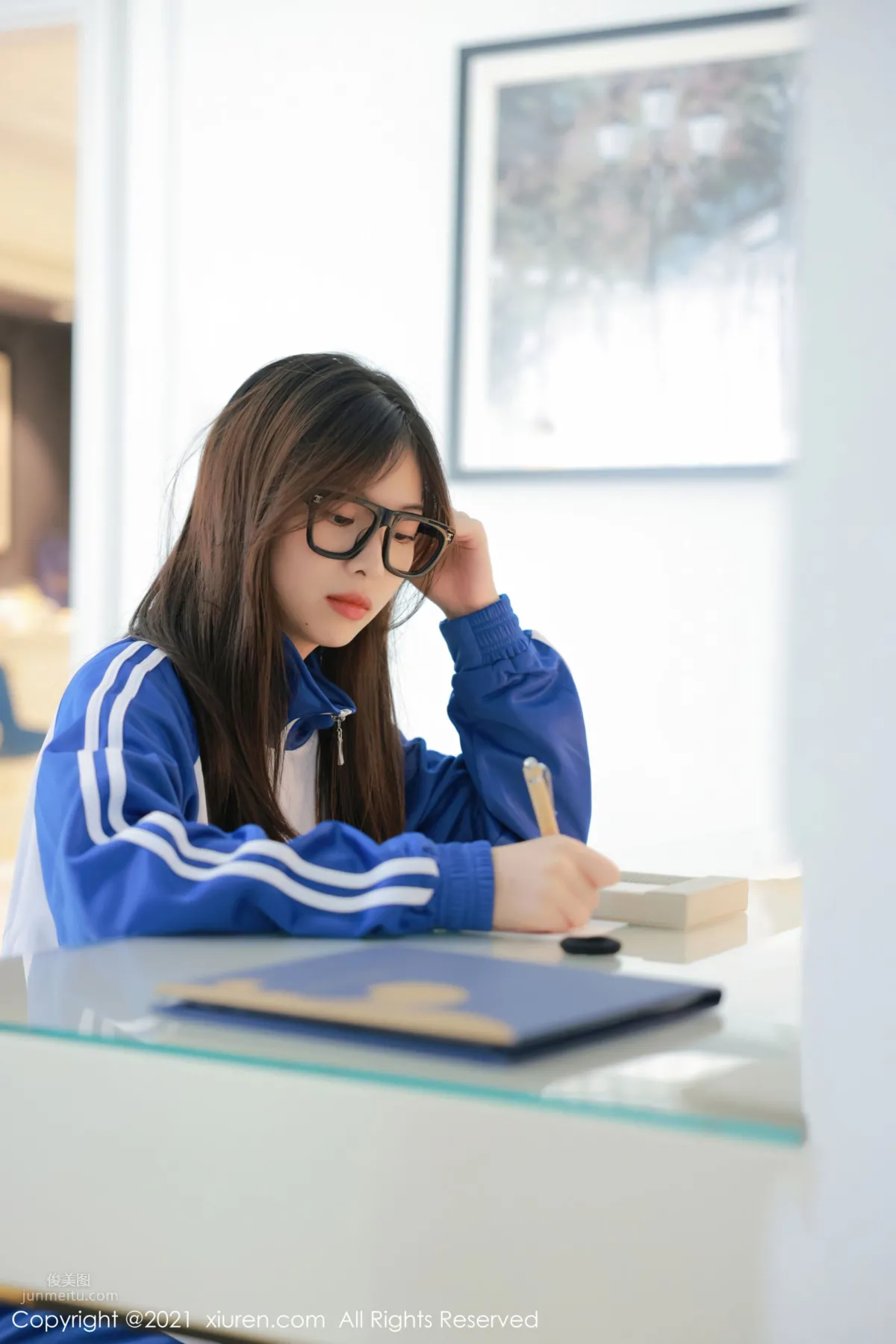 明日花桃桃澳門旅拍 藍色校服下青春活力 2