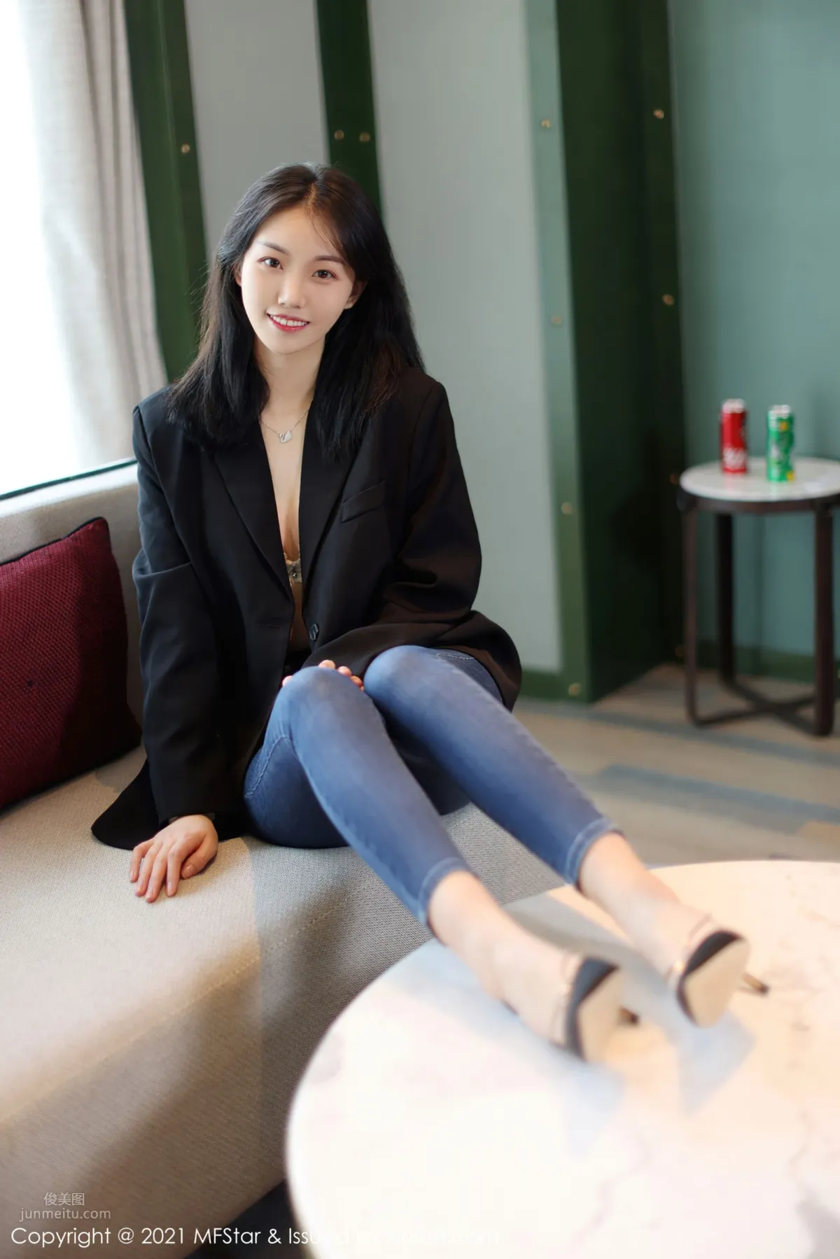 New Model Yike Tiandan Huang a, Capable and Elegant Suit and Jeans photo 16