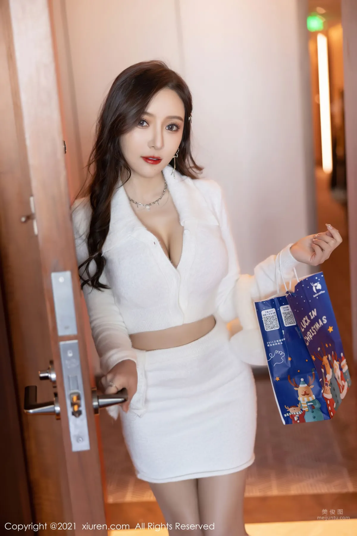 [XiuRen] 2021.12.20 No.4359 Yanni Wang photo 2